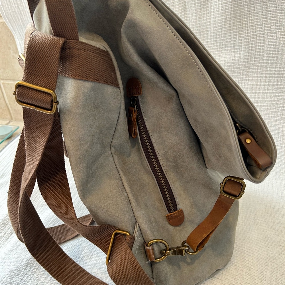 Stylish Gray Backpack - Picture 2 of 14